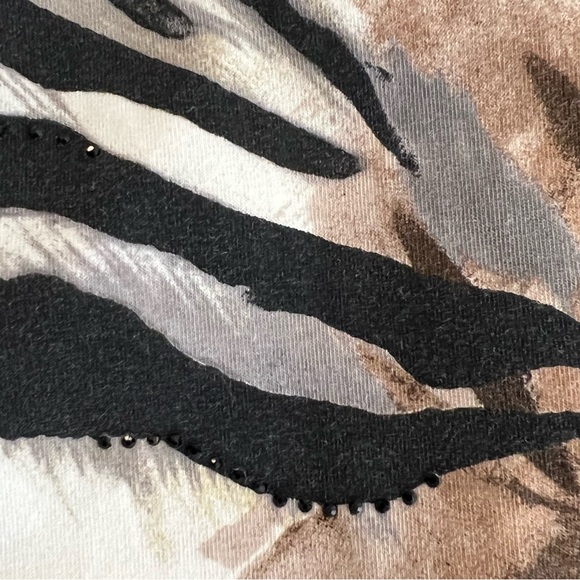 Zenergy by Chico’s Ivory Animal Print 3/4 Sleeve Scoop Neck Top Size 2=Large - Picture 9 of 11